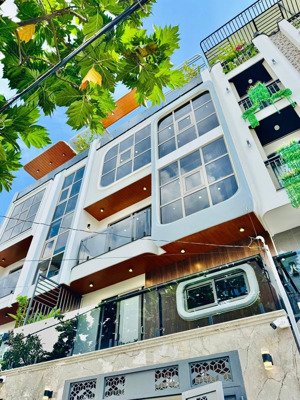 tôi kẹt tiền bán gấp nhà đường oto lê văn sỹ-p12-q3.giá 4tỷ650/88m2 gần trường thcs , cho thuê 29tr