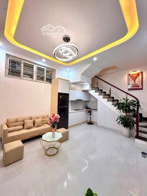 bán gấp nhà đẹp! trần thái tông - dt: 38m2 - mt: 4.8m - giá: 7.1 tỷ