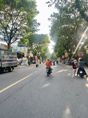 bán nhà 3 tầng mặt tiền kinh doanh âu cơ, sát trường tiểu học, gần khu công nghiệp, đh bách khoa.