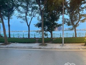 bán biệt thự vệ hồ view trực diện hồ tây. diện tích 366m2 mặt tiền 11m