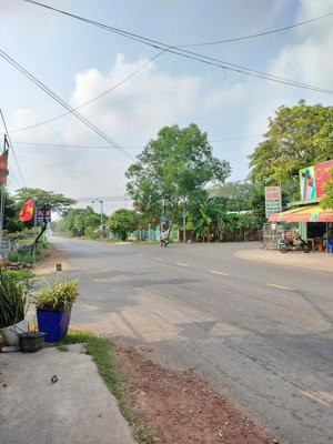 chủ cần ra lô thổ cư cách chợ 500m, hết đất, bao phí ra sổ. gọi số 