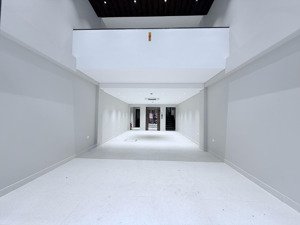 cho thuê nhà nguyễn hoàng, 85m2, 8 tầng, mt 5m, thông sàn, thang máy, 75tr