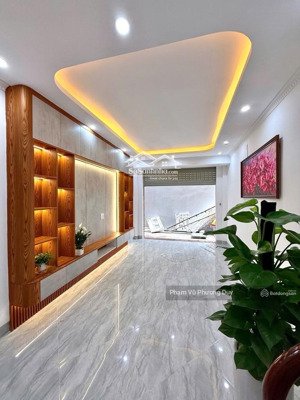 bán gấp siêu phẩm. 6 tầng. thang máy. chỉ 8 tỷ. chủ đi để lại cả dép