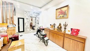 cực hiếm! nhà 7 tầng thuỵ khuê - view hồ tây, có thang máy, ô tô 16 chỗ qua - sổ nở hậu phong thủy