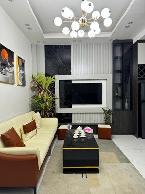 bán cc ciputra, tây hồ, 61m2, 5.2 tỷ, tầng trung, 3 bước ra hồ tây, nội thất đầy đủ