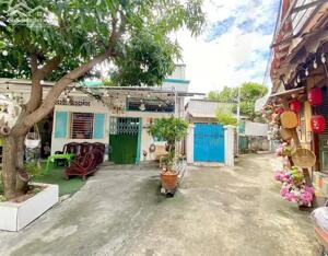 Kèo thơm - Nhà nát tiện xây mới 9x14m Đường số Lâm Văn Bền, Quận 7