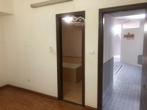 cần cho thuê căn hộ 118m2 tòa nhà trung yên 1 mặt đường vũ phạm hàm, giá tốt giao nhà ngay
