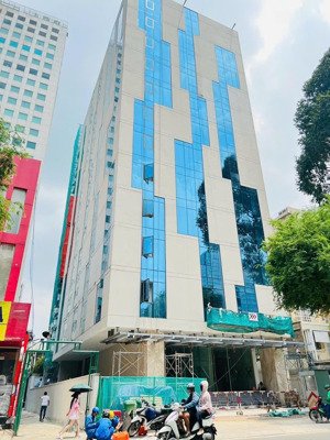 cho thuê tòa nhà 3.500m2, mặt tiền hai bà trưng, bến nghé, q.1, dt: 12x30m, 2 hầm, 12 tầng.