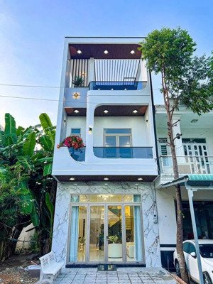 nhà mới xây ngay mặt tiền thủ dầu một - giá siêu tốt