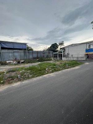 chủ sang nhanh 55,8m2 ( 5x11,2) đất thổ cư 100% mặt tiền nhựa 7m liền kề trường tiểu học