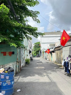 bán gấp đất 102m² trường thọ tặng dãy trọ 4 phòng, thu nhập 6tr/tháng. hẻm ô tô, kdc sầm uất