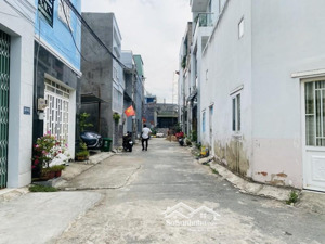 nhà đẹp khu phân lô đồng bộ. hẻm oto 5m trước nhà. sổ hồng hoàn công chuẩn. giá chỉ 3.x tỷ cực tốt