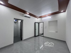 bán nhà tập thể phố nguyễn văn cừ diện tích 42m 2 phòng ngủ giá chỉ 3.28 tỷ (có thương lượng)