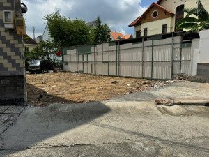 bán đất 2 mặt tiền đường 27 dt185m2 (ngang 9.5m, dài gần 20m)khu bên sông gigamall phạm văn đồng.