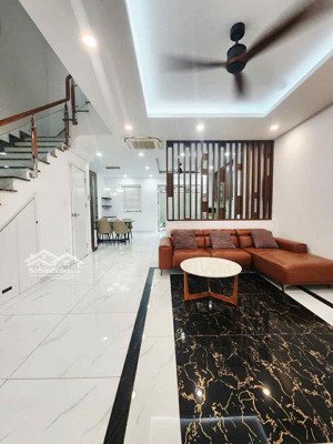 cho thuê căn biệt thự khu compound palm residence full nội thất đẹp chỉ 40tr/tháng
