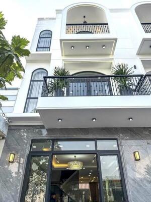 NHÀ TRỆT 2 LẦU MỚI HOÀN THIỆN THIẾT KẾ HIỆN ĐẠI - ĐƯỜNG D7 KDC HỒNG LOAN 6A,5.79 tỷ - CÁI RĂNG.can thơ