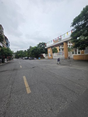 bán nhà phố gia quất,60m, thang máy, vỉa hè , trước nhà đường 10 m,kinh doanh đa dạng.,chỉ 16ty