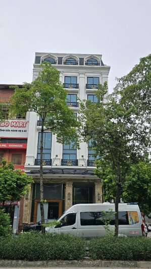 bán tòa nhà văn phòng mặt phố võ chí công, nguyễn hoàng tôn, 10 tầng và 1 hầm, dt 250m2, mt 8m.