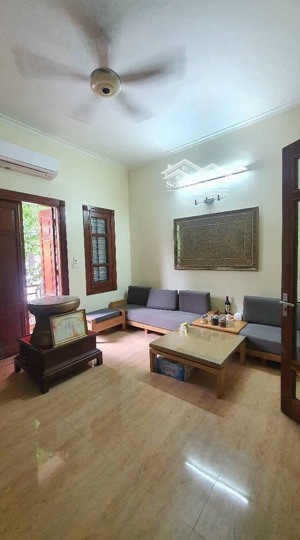 bán gấp nhà pl ngõ 1150 đường láng đống đa. dt 110m2 mt 5,5m 7 chỗ vào nhà, ôtô thông. giá 22,9tỷ