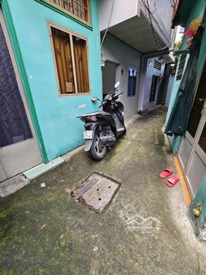 bán nhà hẻm 100/2/17 - phong phú, phường 12, q8. dt 3,2m x 7m, trệt, 1 lầu và lửng, 3pn, 2,3 tỷ