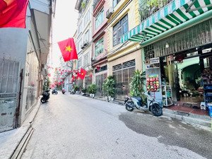 mặt ngõ thông - ô tô tránh - kinh doanh sầm uất - lô góc 2 thoáng - dân xây chắc chắn