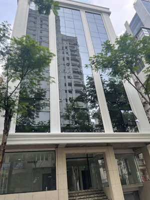 cho thuê nhà nguyên căn tại trần cung dt.70 m * 7.5 tầng . mt: 10 m.thông sàn . thang máy . nhà đẹp