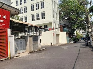 lô đất siêu hiếm - hai bà trưng. phường 8 . quận 3 - dt : 11,2 x 22m . sẵn gpxd : hầm 8t - 87 tỷ