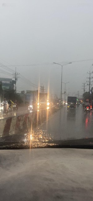 giá chưa đến 40% thị trường. mặt tiền 824 (416mx1.111m ) full skc