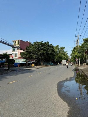 nhà hàng 800m2 góc 2 mặt tiền giấy tờ đầy đủ. mặt tiền sát tthc