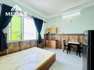 cho thuê studio cửa sổ thoáng_ sẵn nội thất, có thang máy ngay ba tháng hai