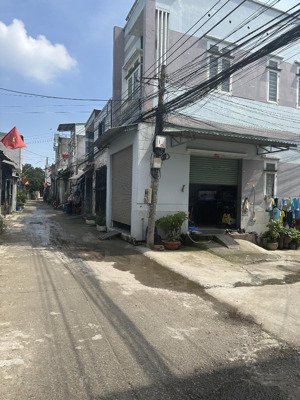 nhà 1 trệt 1 lầu hẻm xe hơi mặt tiền bình chuẩn 65 ngay ngã tư miếu ông cù