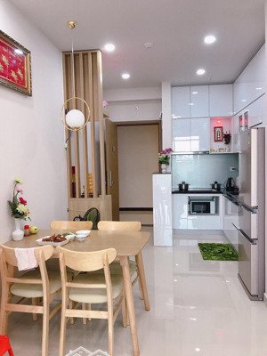 gia đình bán căn góc cc 319 lý thường kiệt q.11. dt 50m2 2p. sh lâu dài. giá 2,35 tỷ. lh 