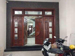 biệt thự mini 4 tầng có sân vườn thoáng mát-dtsd 122.5m2-hẽm 5m thông-ngang khũng gần 7m.