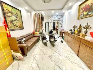 nhà mặt ngõ 10 bước chân là ra đường to