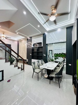 bán nhà , võ chí công, cầu giấy, giáp hoàng quốc việt, 65 m2 x 6 tầng x 5,6 mặt tiền x 12,6 tỷ.