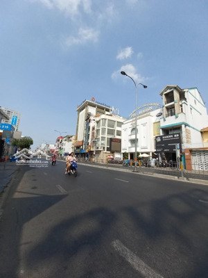 bán nhà lê văn sỹ, quận 3. dt 8.5x24m, 3 tầng , có sẵn hđ thuê 140tr/th, giá chỉ 68 tỷ