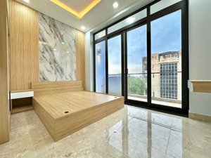 cho thuê căn hộ full nội thất có ban công lớn new 100%