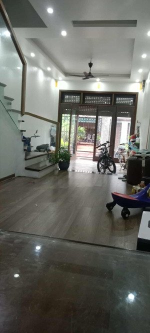 bán nhà, đường ô tô 7 chỗ, đủ tiện ích, sổ đỏ vuông