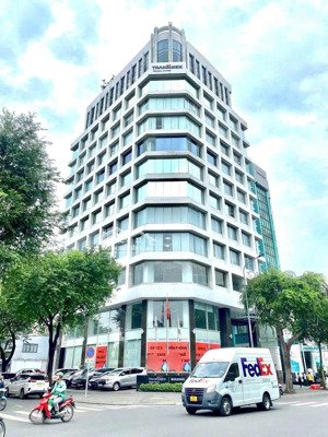 bán tòa nhà mt hai bà trưng - dt: 20x35m. cn 700m2 hầm + 10 lầu - hđt 1.8 tỷ/tháng - giá 375 tỷ