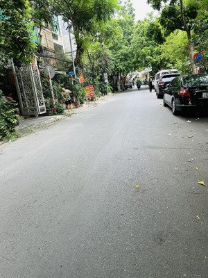 bán nhà mặt phố yên lạc- q.hbt- kd sầm uất- giá tốt nhất khu vực - 90m2 - 3 tầng - mt 4m - 23.5 tỷ