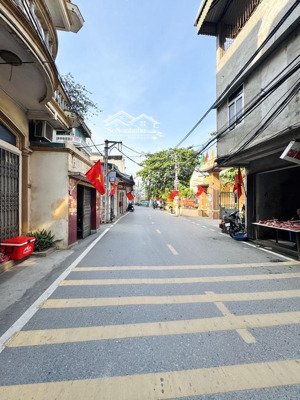 bán nhà yên vĩnh - kinh doanh tấp nập - ngõ ô tô thông - lô góc