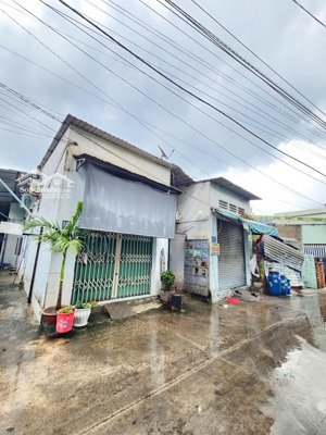 bớt lộc-sang gấp dãy trọ 72m2 1kiot 6phòng cho thu nhập 10tr/tháng sổ sẵn ngay chợ đoàn thị kia.