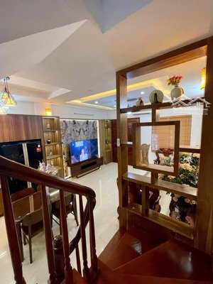 nhà đẹp hoàng sâm , phân lô 15m ra phố , 4 tầng , mới đẹp ở ngay , nhỉnh 7 tỷ