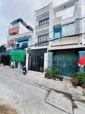 bán nhà 3 lầu và đất 300m2 thổ cư giá 9 tỉ đường bờ xe lam tân kiên .bình chánh, hcm