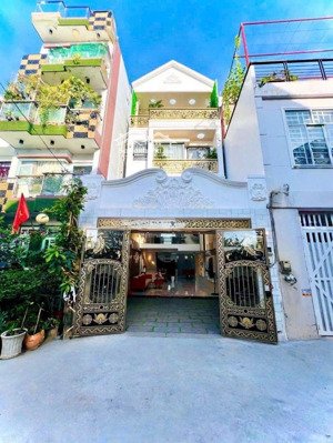 sát q7- đ.6m- 4tầng- 100m2- gara- mới tinh - hoàn công đầy đủ- chỉ 8ty9