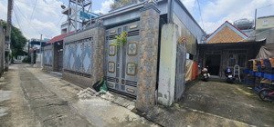 bán nhà giá rẻ gần cụm trường học - chợ trung tâm dĩ an