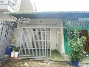 bán rẻ nhà cấp 4 gắc lửng kiên cố gần siêu thị bigc go dĩ an