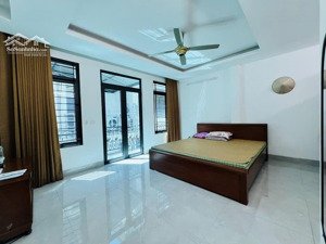 hà trì hà đông _40m_ 3 thoáng_ full nội thất_gần oto vô cùng thuận lợi _ mặt tiền khủng