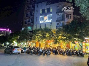 cho thuê nhà mặt phố trần huy liệu, phố ẩm thực, cà phê, diện tích: 130m2, mặt tiền :6m, quá đẹp