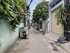 nhà quốc lộ 1 gần pm quang trung. hẻm thông thoáng an ninh